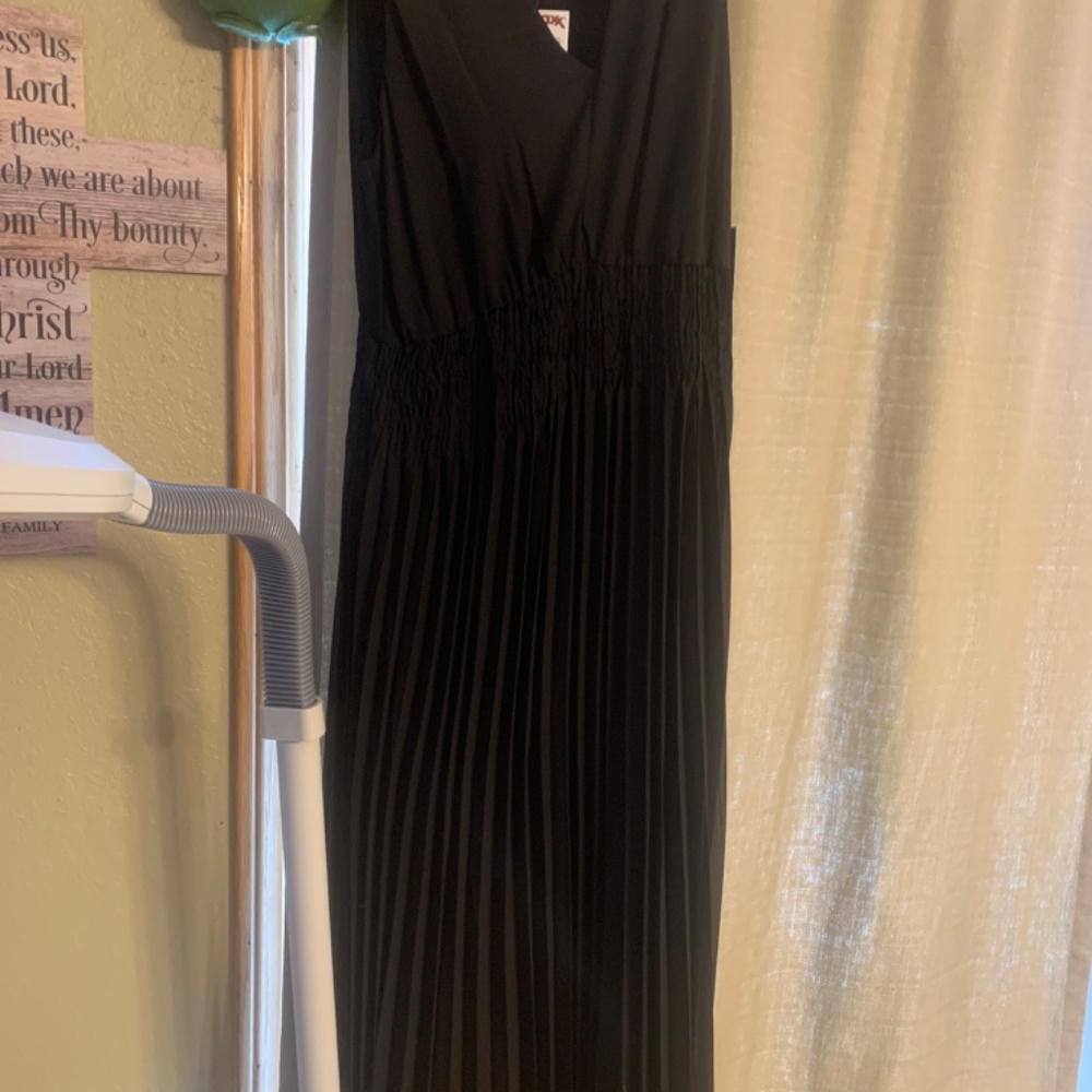 Dress - Picture 3 of 3